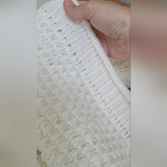 Cozy Cream/White Sweater - Picture 4 of 6